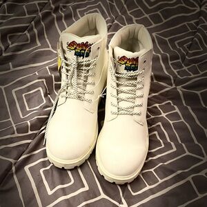 SPONGEBOB BOOTS SIZE 12 OFF WHITE